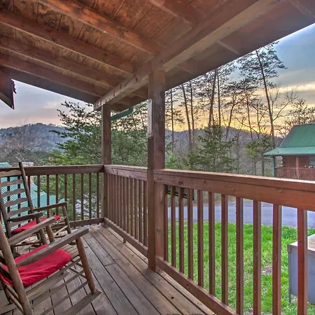 Pigeon Forge Cabin With Hot Tub And Mountain Views!